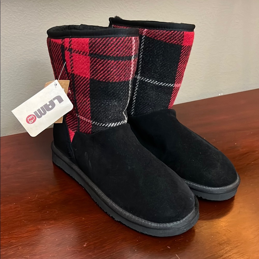 NWT - LAMO Shearling Red and Black Plaid Suede Boots Sz 11